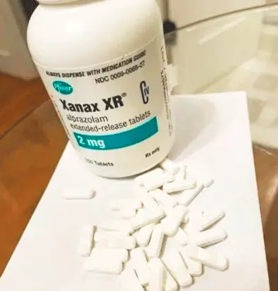 Таблетки xanax та флакон
