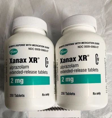 изображение с двумя флаконами xanax